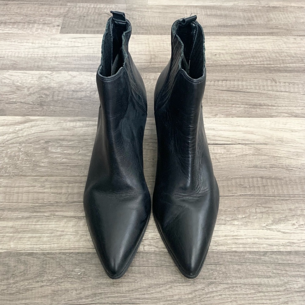Chic Guess Booties, Chelsea style